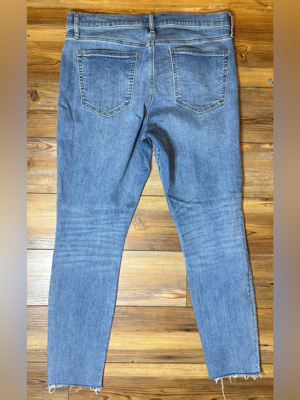 Gap Denim True Skinny Jeans Women’s 14/32 Medium Wash Raw Hem Button Fly Stretch - Picture 2 of 9